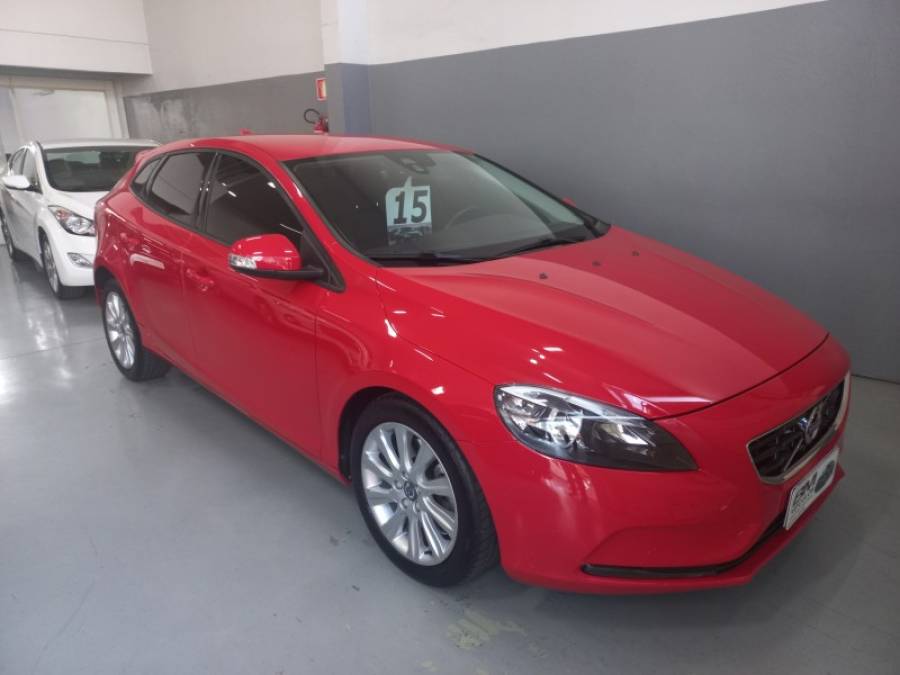 VOLVO - V40 - 2015/2015 - Vermelha - R$ 75.000,00