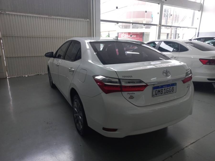 TOYOTA - COROLLA - 2017/2018 - Branca - R$ 99.900,00