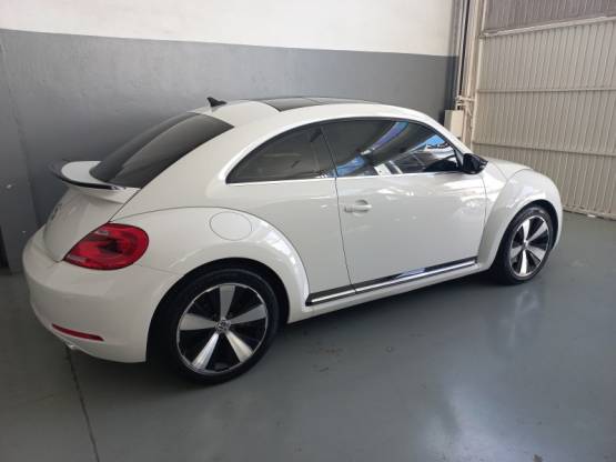 VOLKSWAGEN - FUSCA - 2013/2014 - Branca - R$ 109.000,00