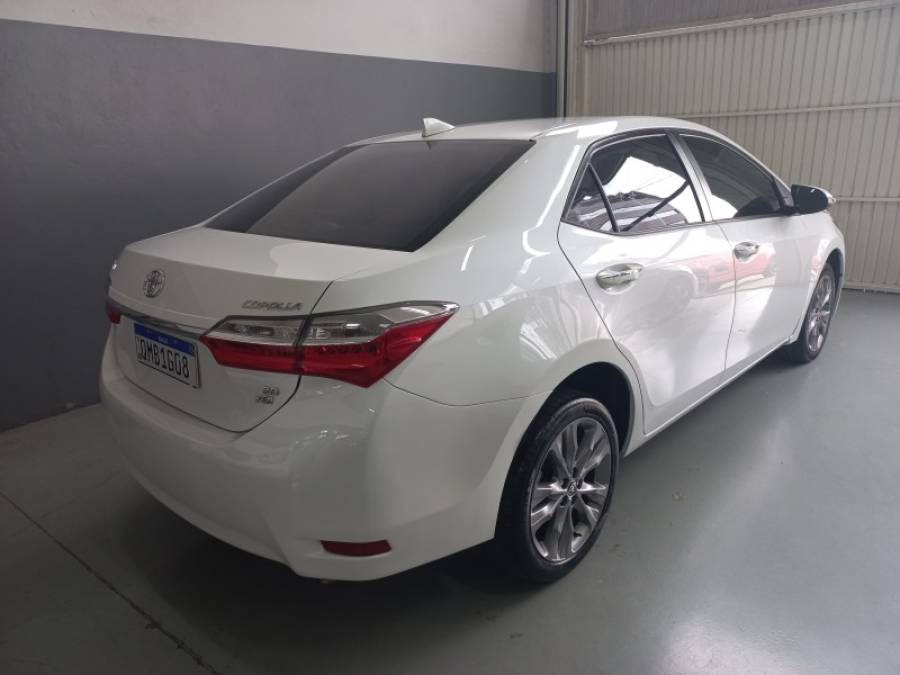 TOYOTA - COROLLA - 2017/2018 - Branca - R$ 99.900,00