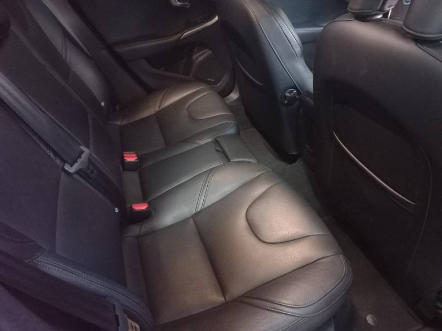 VOLVO - V40 - 2015/2015 - Vermelha - R$ 75.000,00