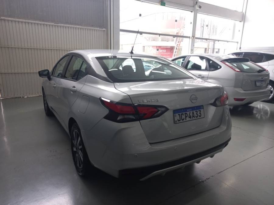 NISSAN - VERSA - 2024/2024 - Prata - R$ 109.900,00