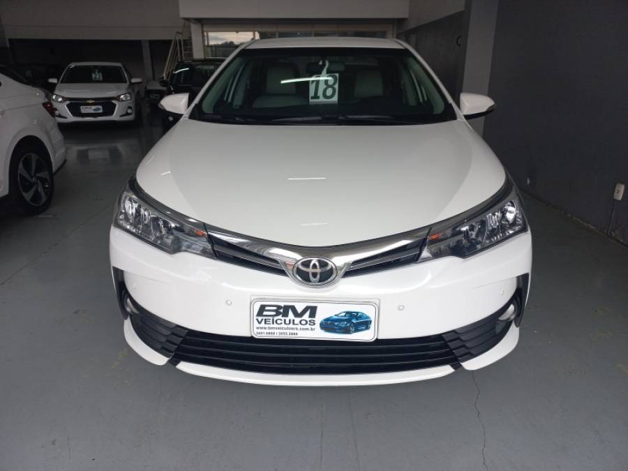 TOYOTA - COROLLA - 2017/2018 - Branca - R$ 99.900,00
