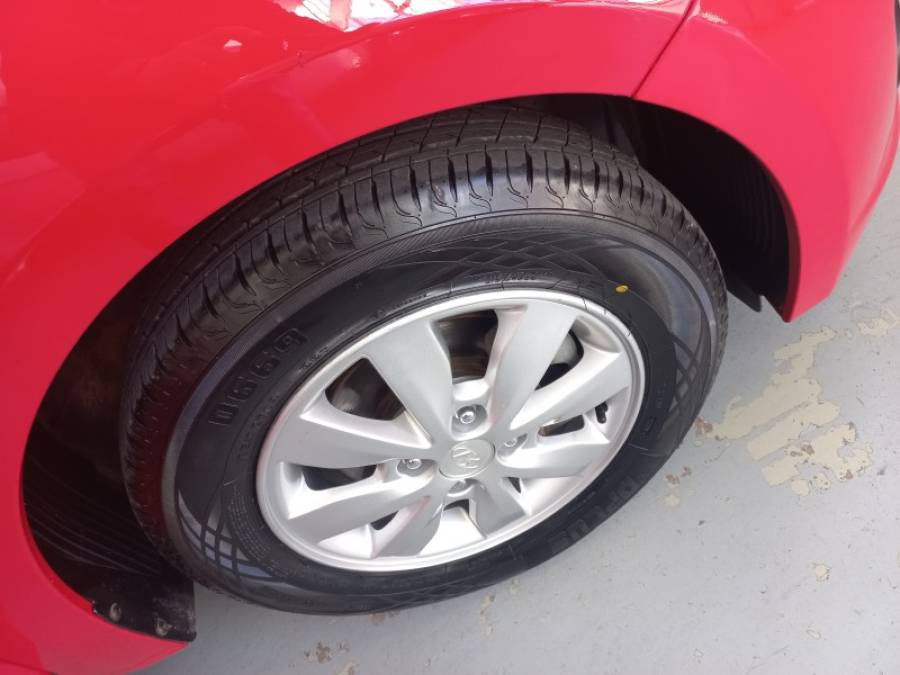 HYUNDAI - HB20 - 2014/2015 - Vermelha - R$ 51.000,00