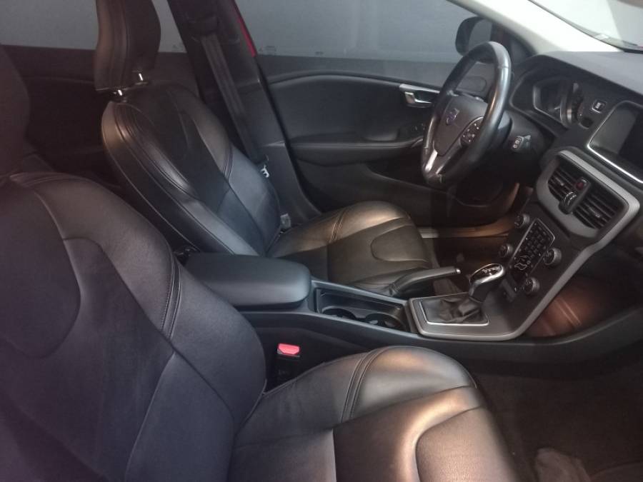 VOLVO - V40 - 2015/2015 - Vermelha - R$ 75.000,00