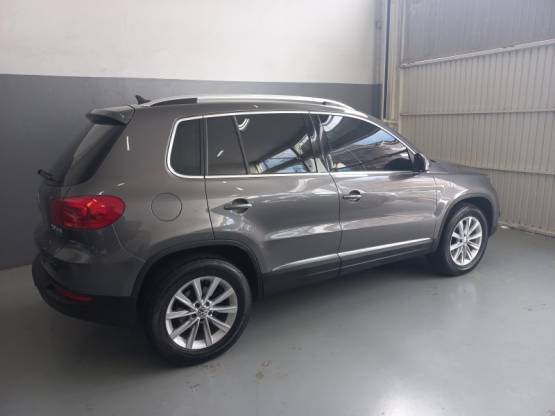 VOLKSWAGEN - TIGUAN - 2011/2012 - Cinza - R$ 61.000,00