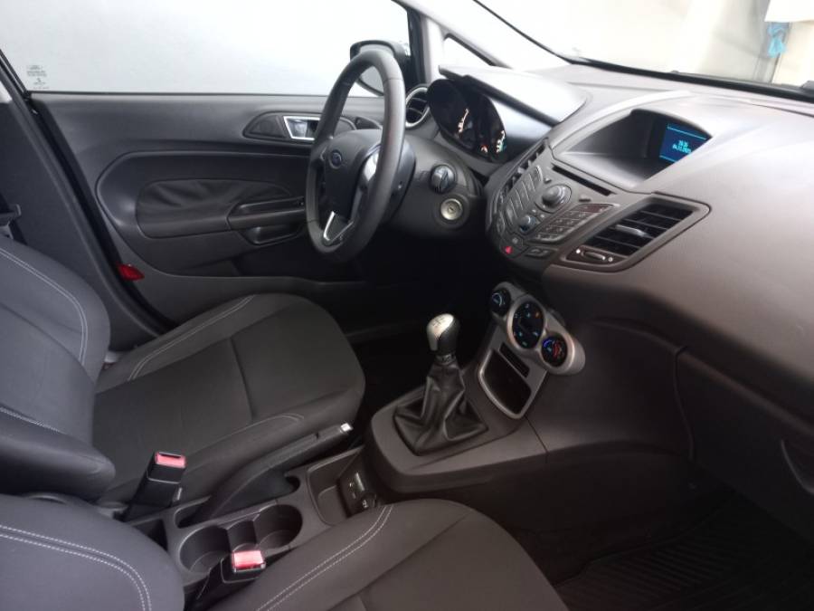FORD - FIESTA - 2015/2016 - Preta - R$ 49.900,00