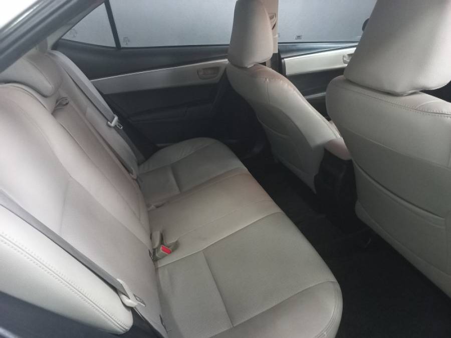 TOYOTA - COROLLA - 2017/2018 - Branca - R$ 99.900,00