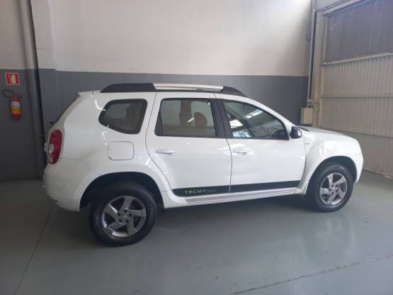 RENAULT - DUSTER - 2013/2014 - Branca - R$ 53.000,00