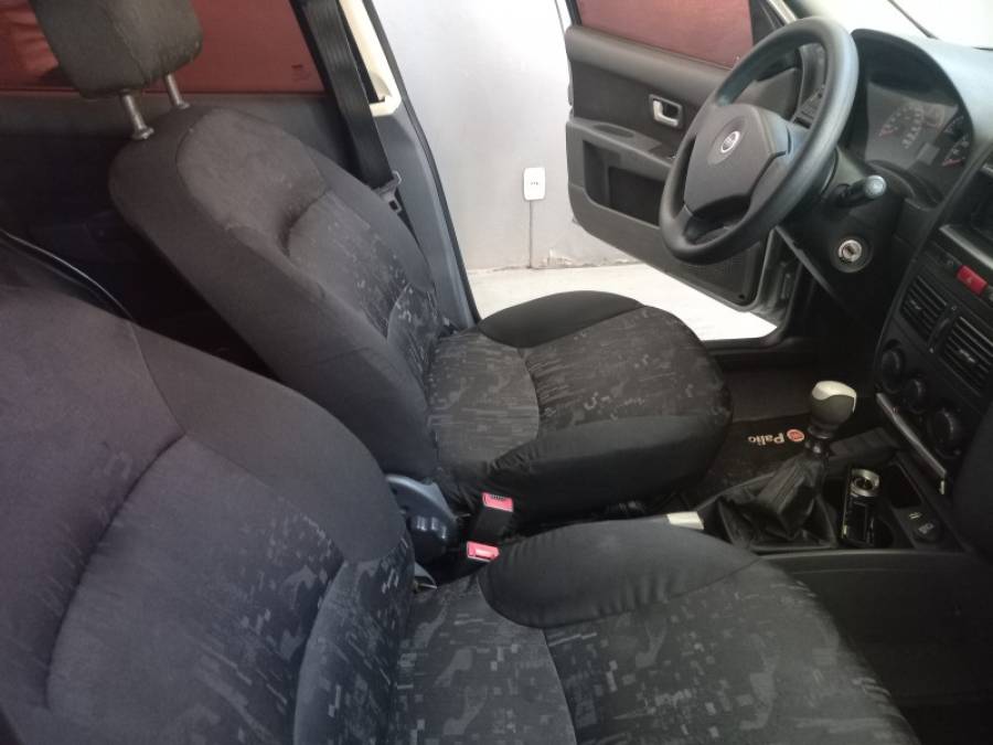 FIAT - PALIO - 2004/2005 - Cinza - R$ 26.000,00