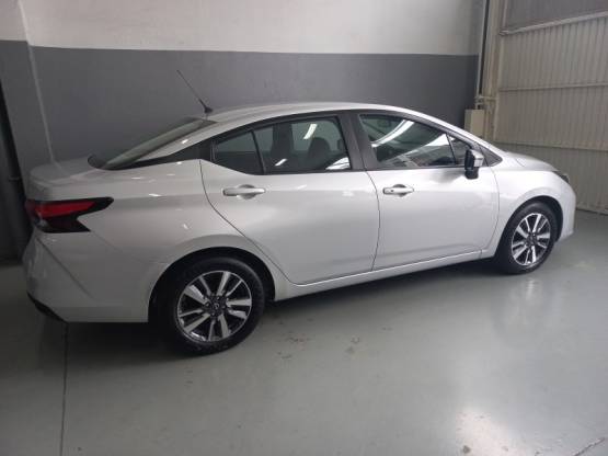 NISSAN - VERSA - 2024/2024 - Prata - R$ 109.900,00