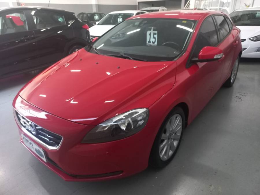 VOLVO - V40 - 2015/2015 - Vermelha - R$ 75.000,00