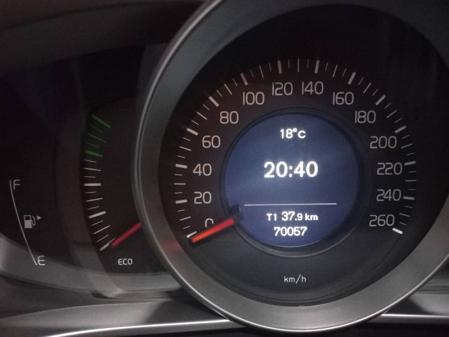 VOLVO - V40 - 2015/2015 - Vermelha - R$ 75.000,00