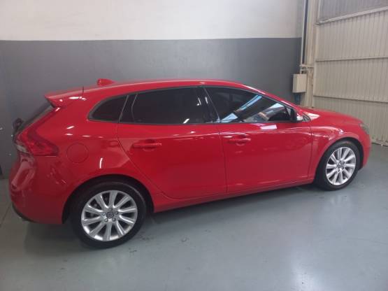 VOLVO - V40 - 2015/2015 - Vermelha - R$ 75.000,00