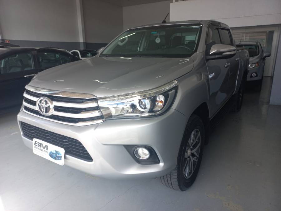 TOYOTA - HILUX - 2016/2016 - Cinza - R$ 179.000,00