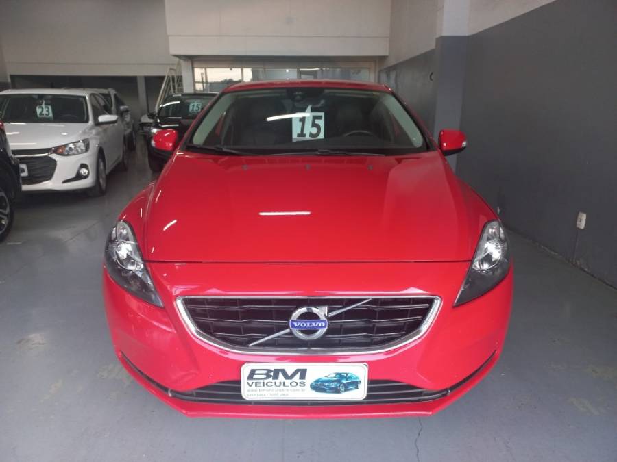 VOLVO - V40 - 2015/2015 - Vermelha - R$ 75.000,00