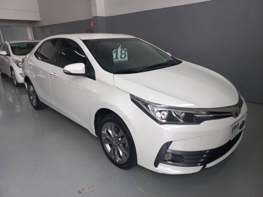 TOYOTA - COROLLA - 2017/2018 - Branca - R$ 99.900,00