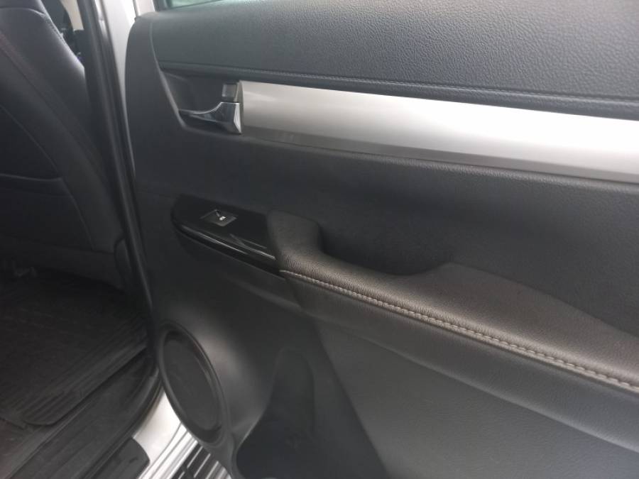 TOYOTA - HILUX - 2016/2016 - Cinza - R$ 179.000,00