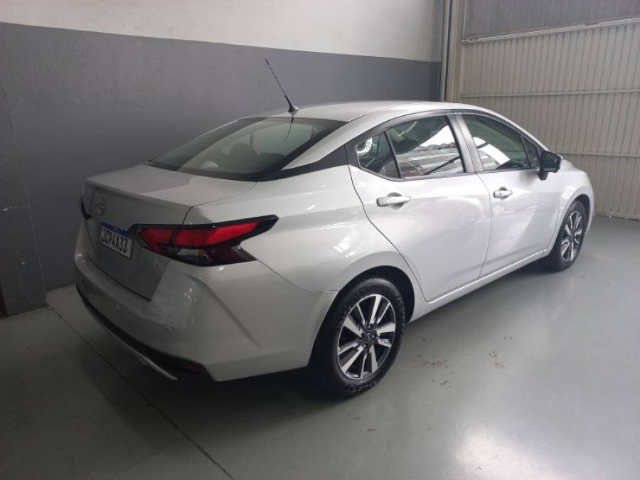 NISSAN - VERSA - 2024/2024 - Prata - R$ 109.900,00