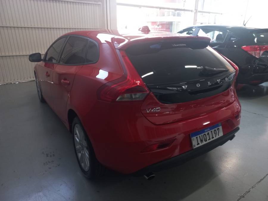 VOLVO - V40 - 2015/2015 - Vermelha - R$ 75.000,00
