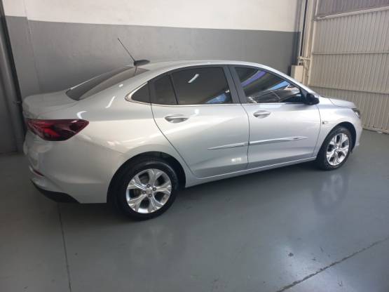 CHEVROLET - ONIX - 2021/2022 - Prata - R$ 82.900,00