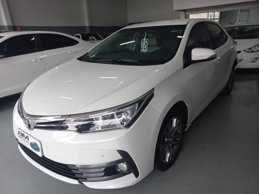 TOYOTA - COROLLA - 2017/2018 - Branca - R$ 99.900,00